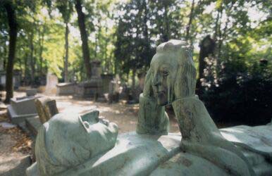 Grabmal auf einem Pariser Friedhof